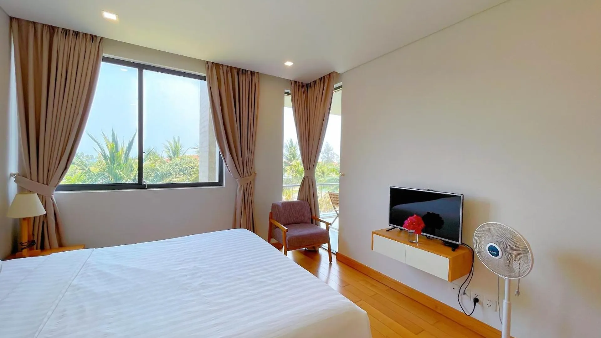 Diamond Beach Villa Da Nang
