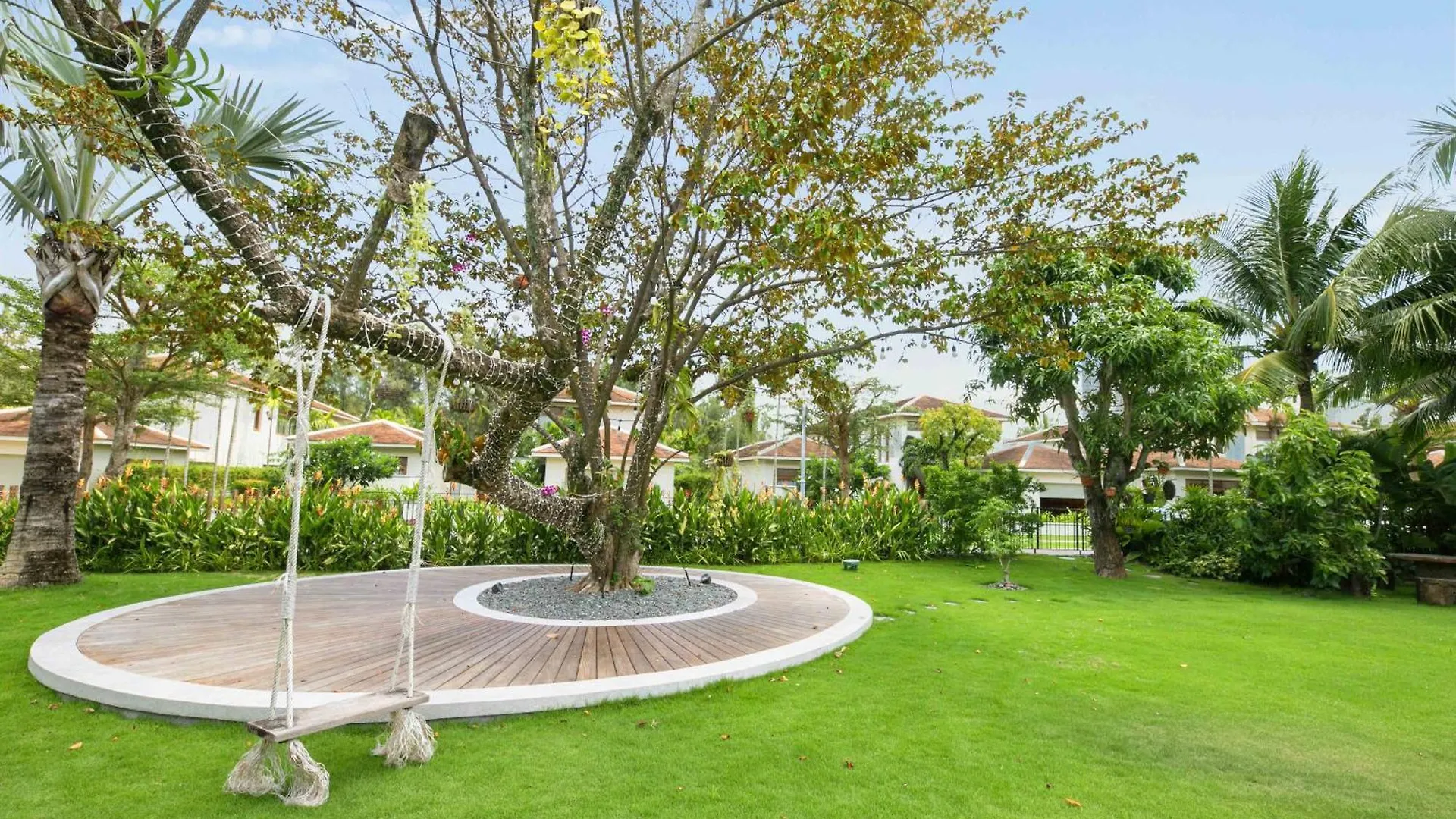 Diamond Beach Villa Da Nang