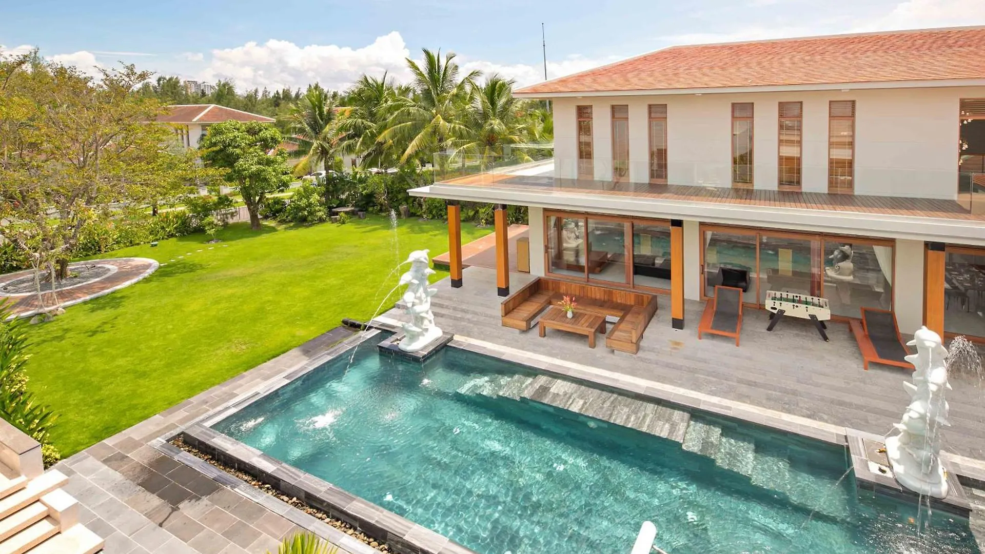 Diamond Beach Villa Da Nang 5*,