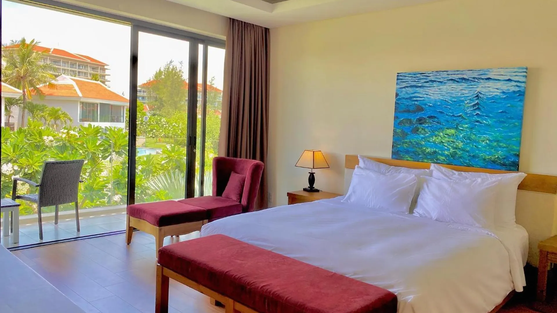Diamond Beach Villa Da Nang Resort