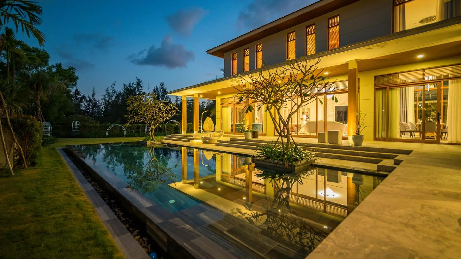 Diamond Beach Villa Đà Nẵng 5*,
