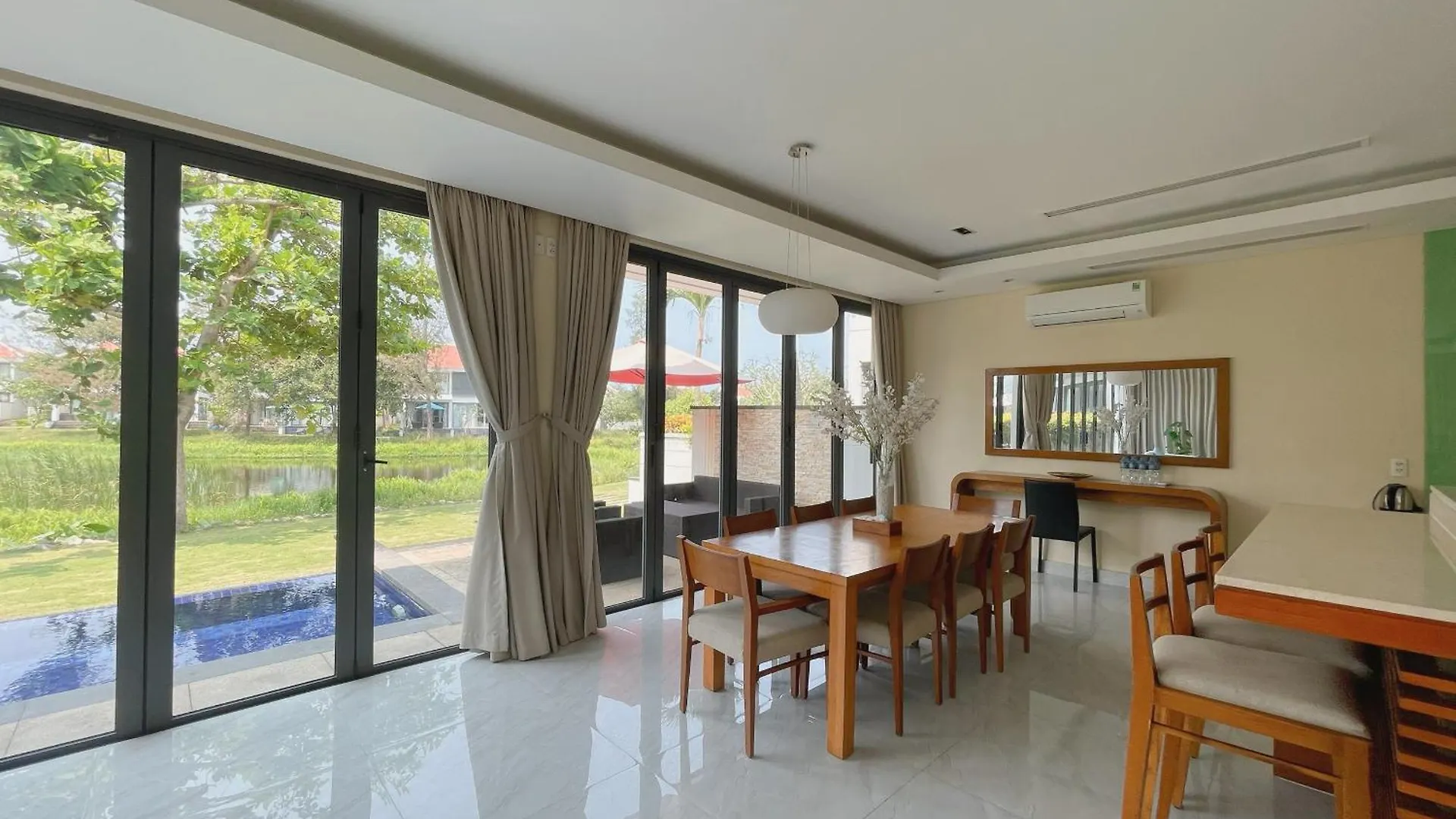 Diamond Beach Villa Đà Nẵng