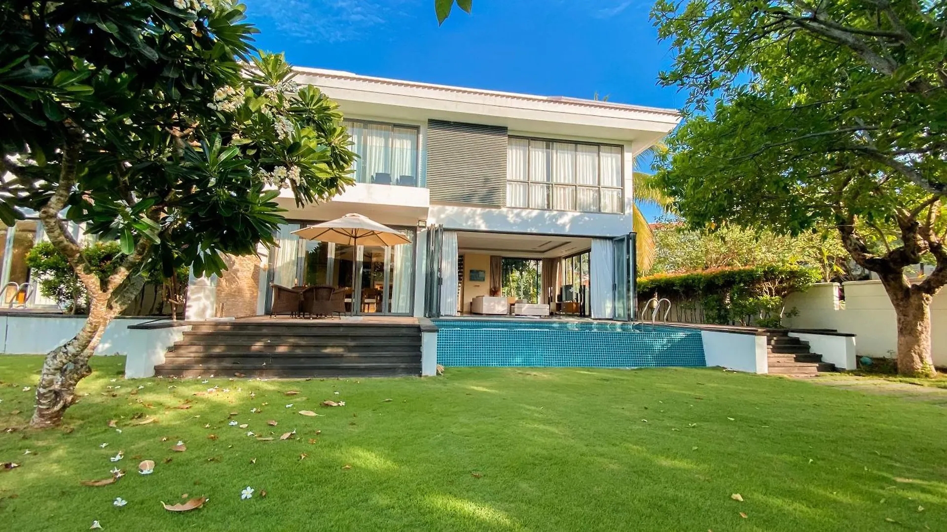 Diamond Beach Villa Đà Nẵng 5*,  Vietnam