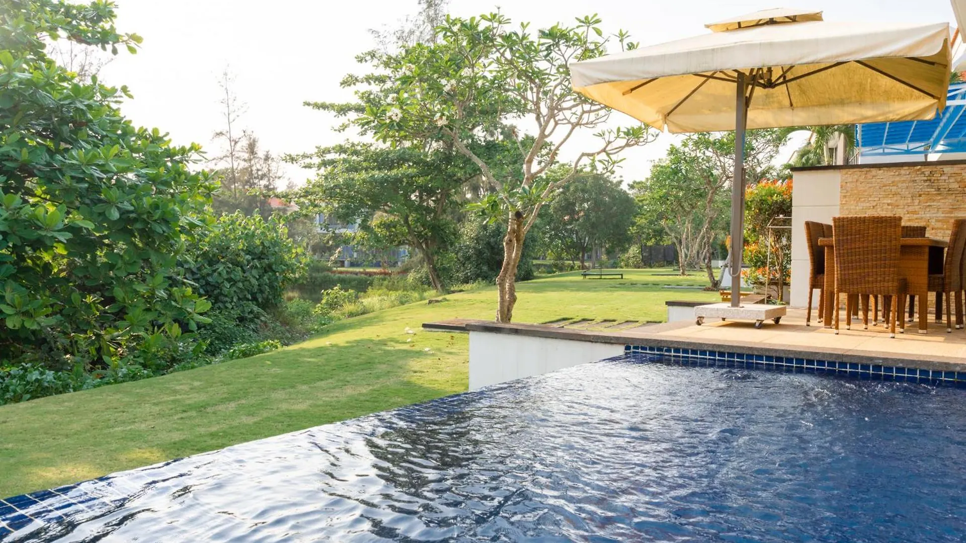 Diamond Beach Villa Đà Nẵng